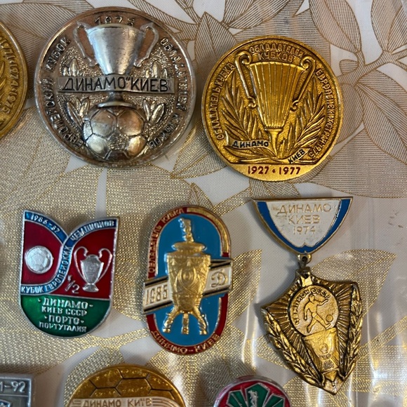 Set Of 26 VTG Soviet-era pins badges related to the Dynamo Kyiv football club - Picture 3 of 7